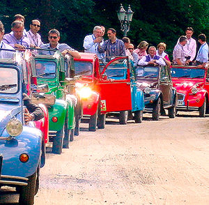 Enter the mythical 2CV for a rally made of orientation, discovery, fun activities...